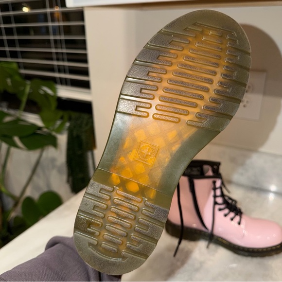 Dr. Marten Women’s 1460 Leather Combat & Lace-Up Boots Pale Pink Delaney Size 5 - Picture 4 of 5